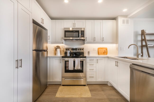 Photo - 633 Northcliffe Boulevard