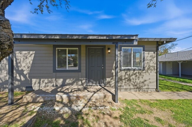 Photo - Large Brand New Remodeled 1 Bedroom unit with Washer Dryer Hookups - MUST SEE!!! Unit 831