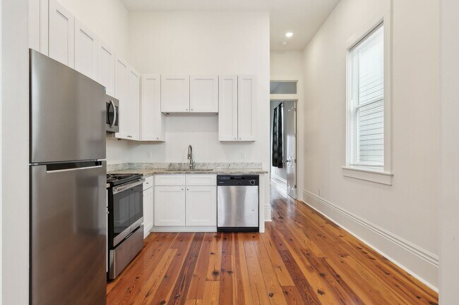 Photo - 2223-2225 St Andrew St Unit 2223 St Andrew