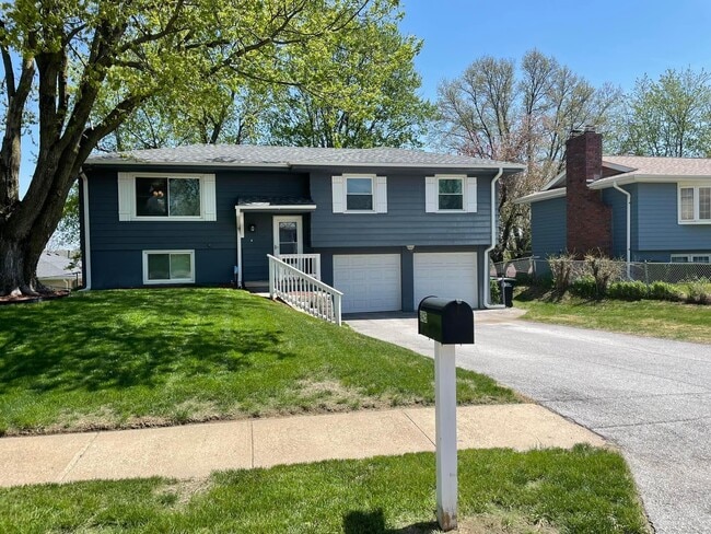 Building Photo - 6425 N 68th St