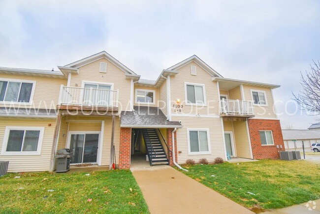 Building Photo - Ground level Condo 2 Bedroom 2 bathroom in... Unit 1