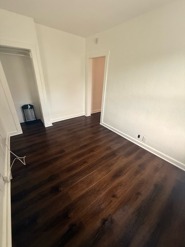 Photo - 1131 Queen St N