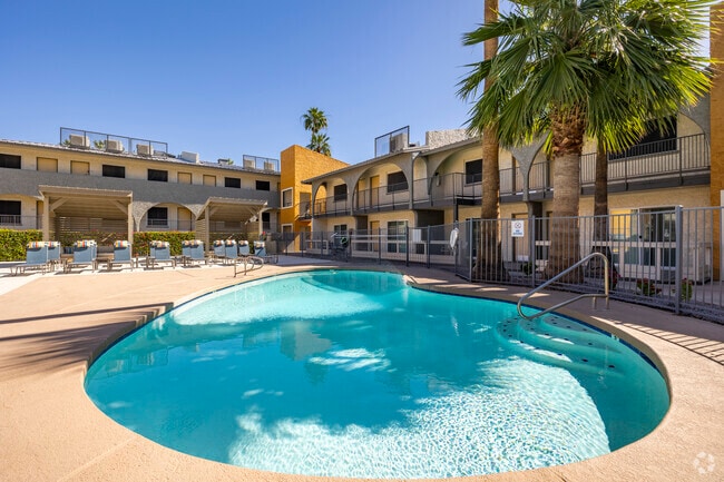 4 Shimmering Swimming Pool