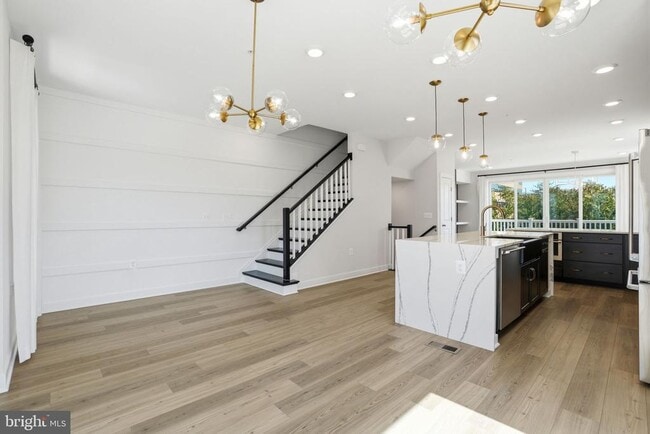 Photo - 3599 Aster St