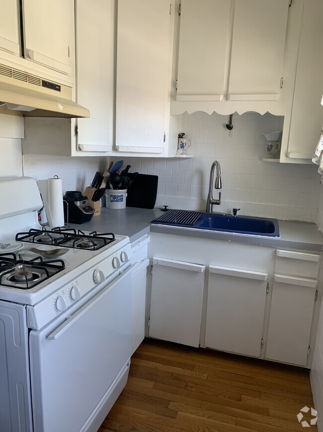 Building Photo - 30 Gardner St Unit 2 Rental