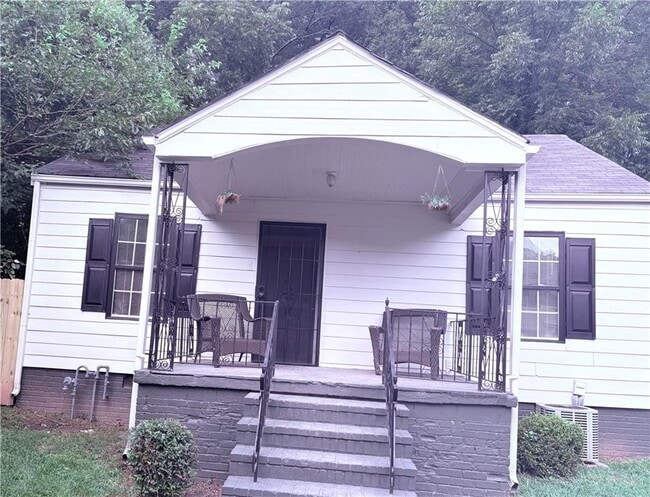 Building Photo - 1521 Mims St SW Rental