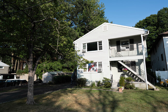 Building Photo - 16 Oenoke Pl Unit 3 Rental