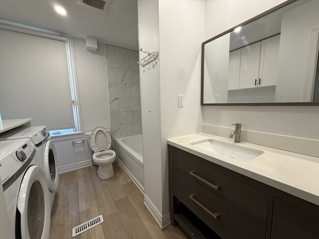 Photo - 332 Dalhousie St Unit B (Front- Upper)