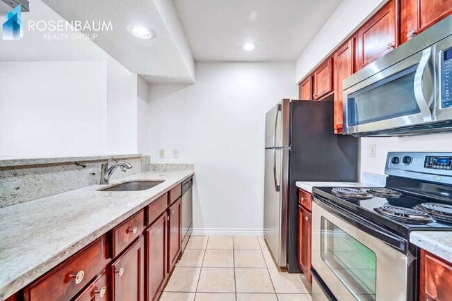 Photo - Charming 1 Bed / 1 Bath ground level condo unit in Uptown Phoenix! Unit 15
