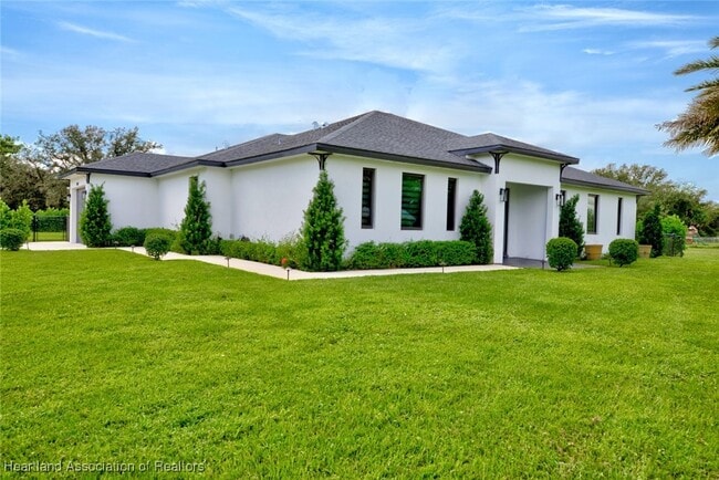 Building Photo - 8101 Hampshire Dr Rental