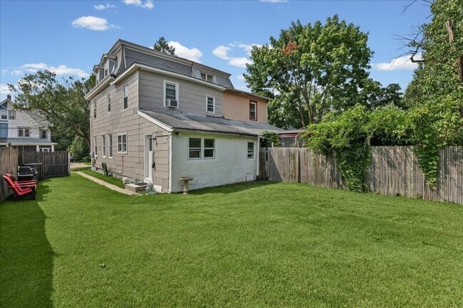 Photo - 122 S Davis St