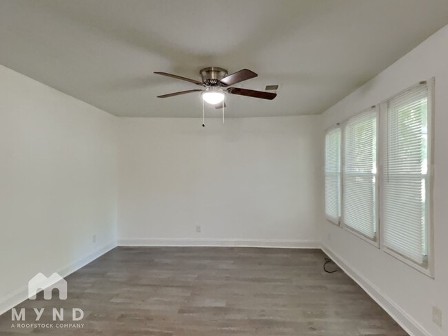 Photo - 433 W Lake Ave NW