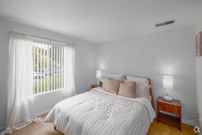 2BR, 2BA - 997SF - Second Bedroom