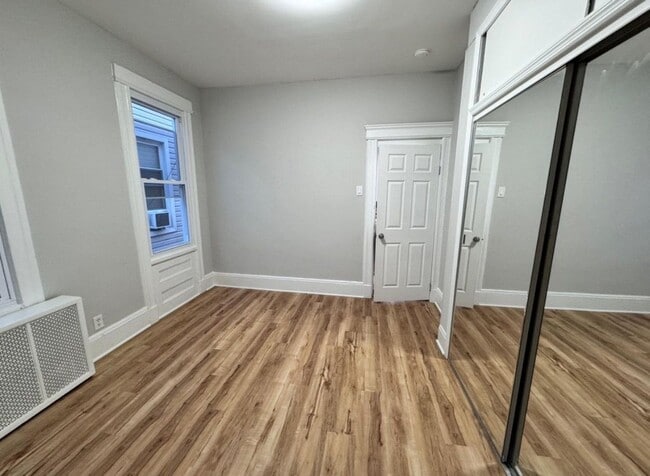 Photo - 551 57th St