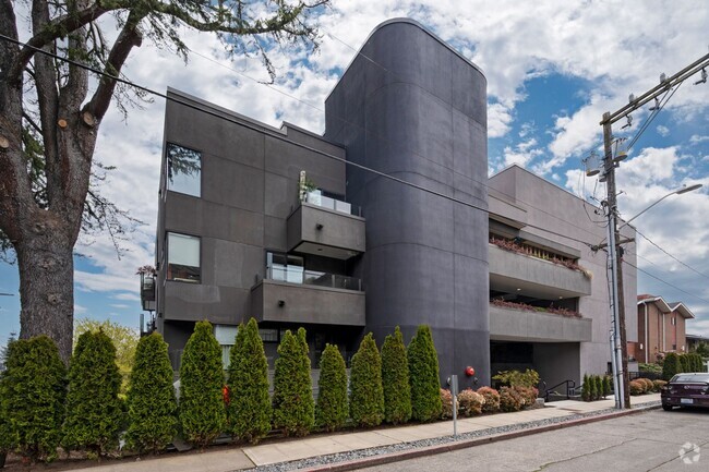 Building Photo - Waverly Condominiums ~ South Lake Union Unit 102