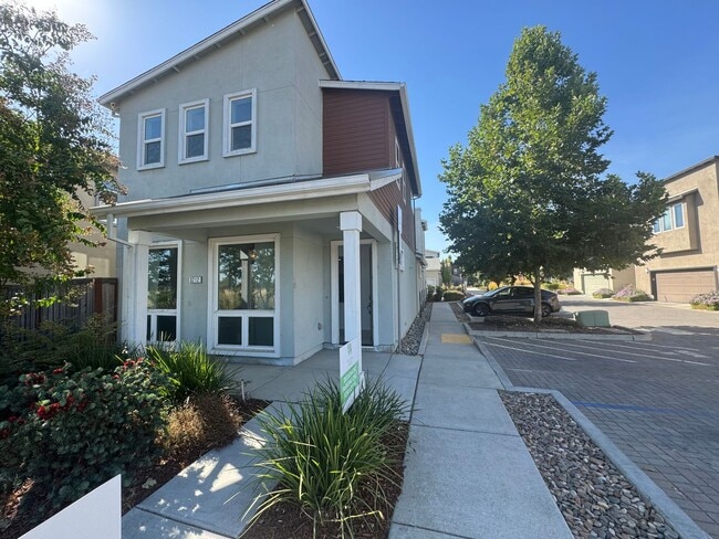 Building Photo - 3 bedroom | 3.5 bathroom | Davis Single Fa... Rental