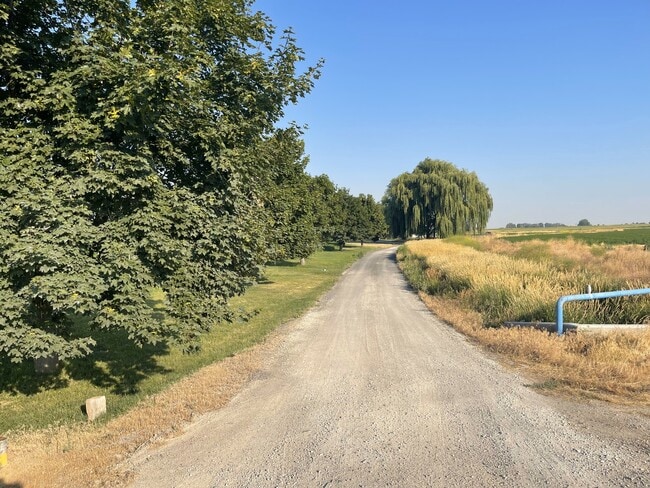 DRIVE INTO PROPERTY - 22310 Kimberly Rd