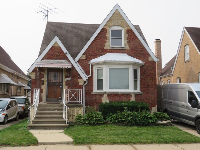 Building Photo - 6957 W Fletcher St