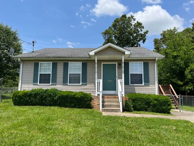 Building Photo - Super cute home close to Fort Campbell