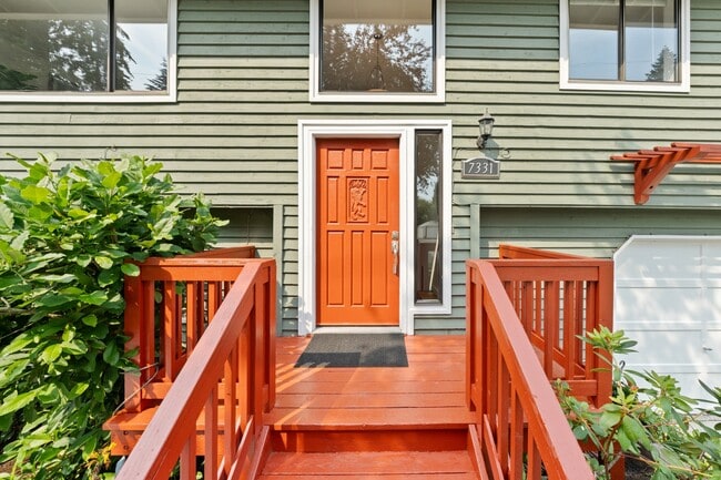 Building Photo - 7331 151st Ave NE Unit A