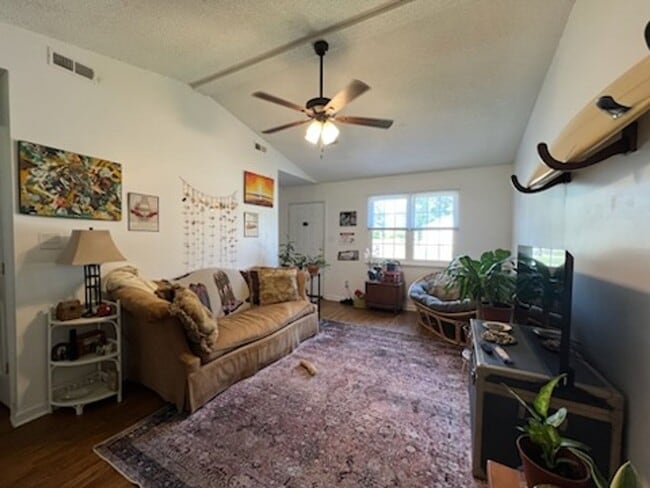 Photo - 2 Bed / 1 Bath Duplex – Close to Base!