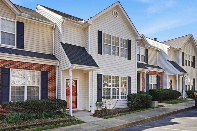 Building Photo - AVAILABLE NOW – Beautiful 3 Bed / 2.5 Bath Townhome in Prime North Raleigh Location