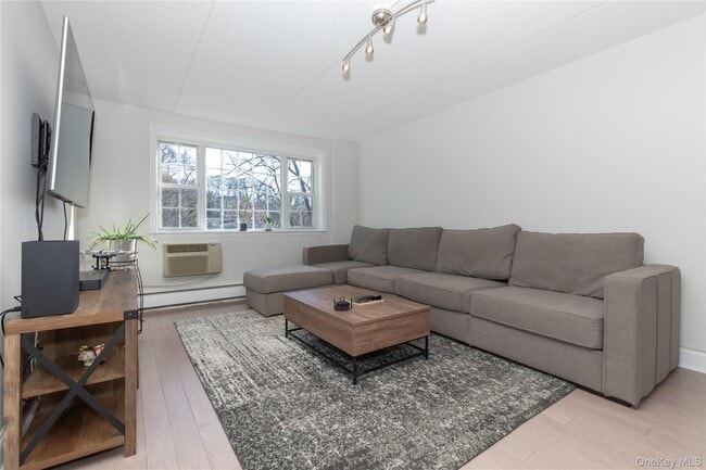 Building Photo - 4 Consulate Dr Unit 3D