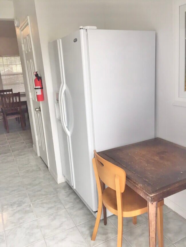 Photo - 685 NW 45th St Unidad 4