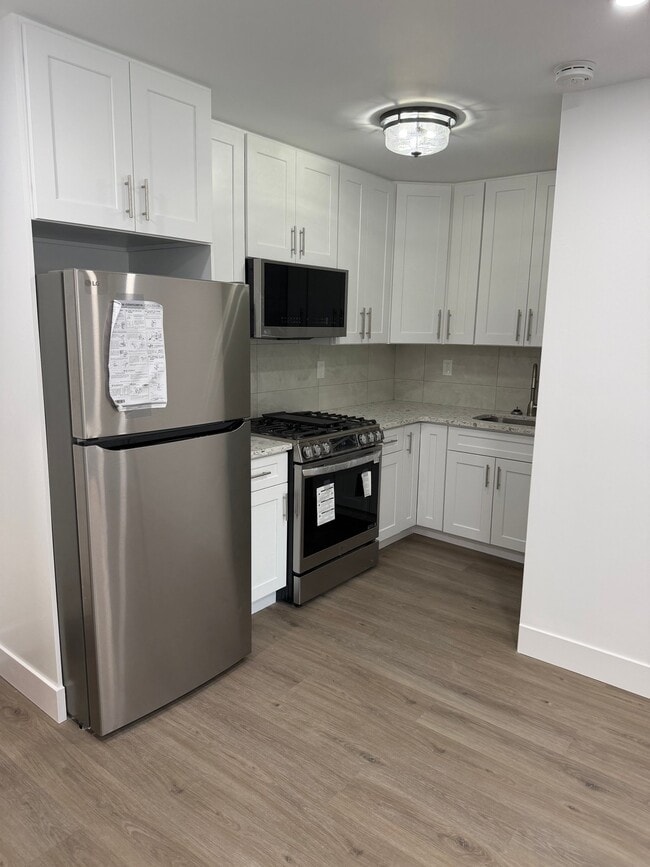 Building Photo - 4202 Oneida Ave