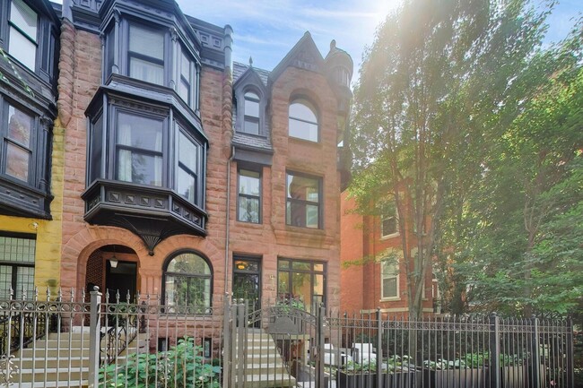 Photo - 45 E Division St