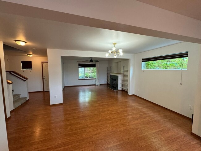 Photo - Spacious 3 bed 2.5 Bath Townhome One months free rent!