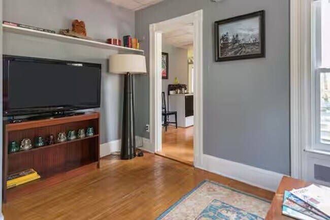 Photo - 17 May St Unit 2