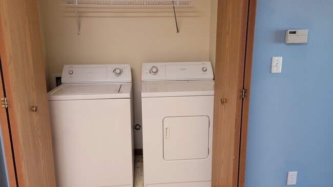 Photo - SW 2 Bedroom 1 bath Condo, Balcony, Fireplace and Garage