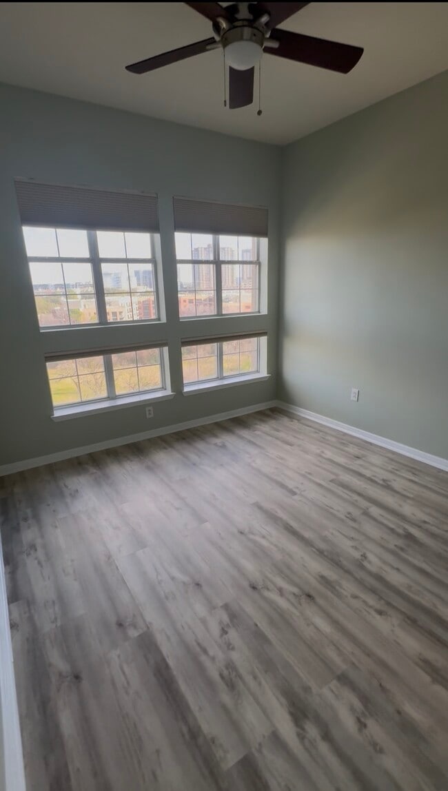 master bedroom (empty) - 3225 Turtle Creek Blvd Unit 1003