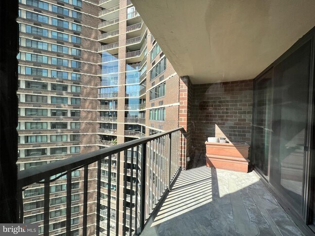 Photo - 1420 Locust St Unidad 19D