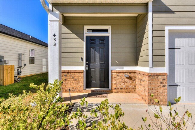 Photo - 433 Whitby Ct