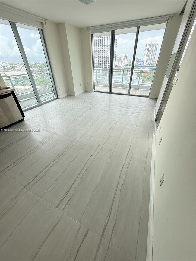 Photo - 90 SW 3rd St Unidad 1412