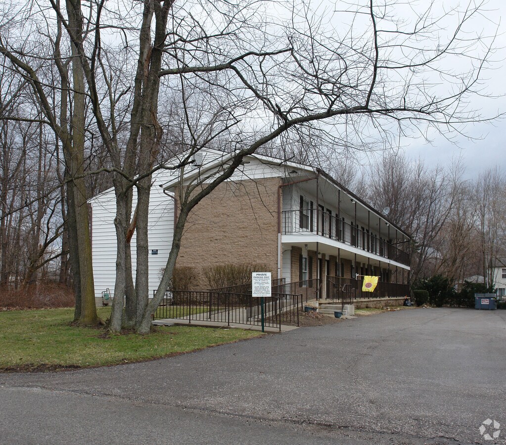 Photo - 1221 Leeser Ave Apartments