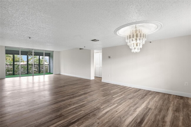 Building Photo - 3940 Inverrary Blvd