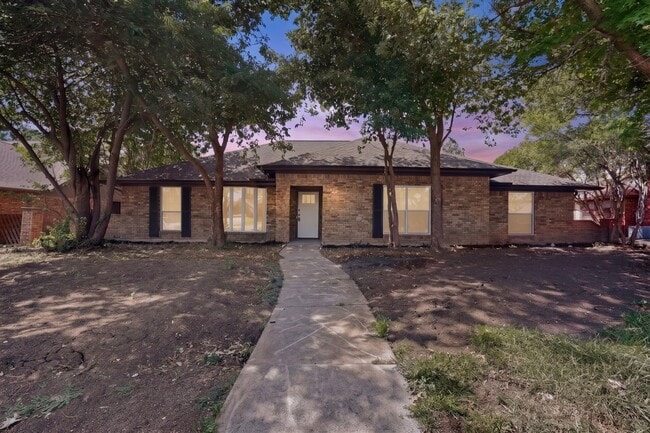 Photo - 2308 Chamberlain Dr