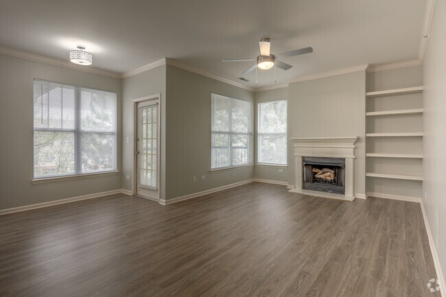 Ketch 1BR, 1BA - 908SF - Dining Room, Living Room