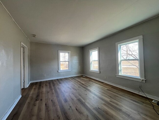 Photo - 3 Bedroom House on the edge of FD $950