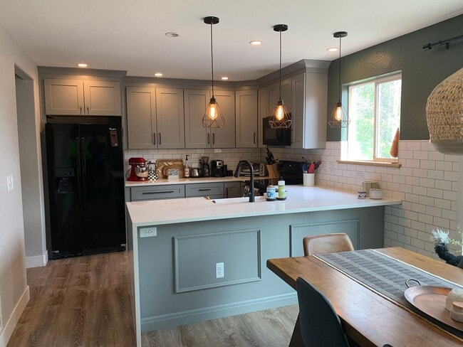 Photo - 4 bed 4 bath Erie home 1 mile from downtown and shops!