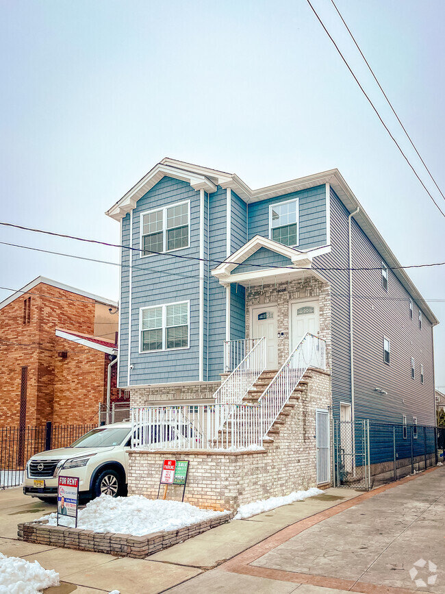 Building Photo - 1018 Lafayette St Unit #2 Rental