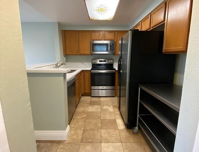 3915 Nobel Dr Unit 3