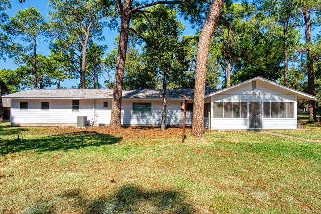 Photo - 201 White Dr