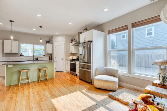 Photo - 1645 E 3rd St