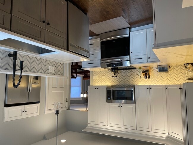 Photo - 433 Wisconsin Ave Unit 1