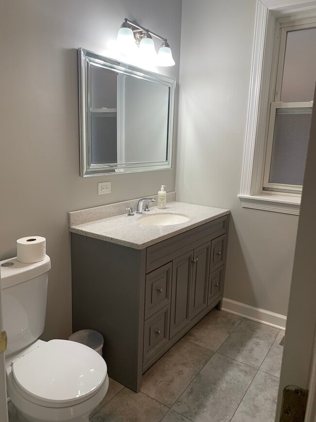 Photo - 2744 W Cortland St