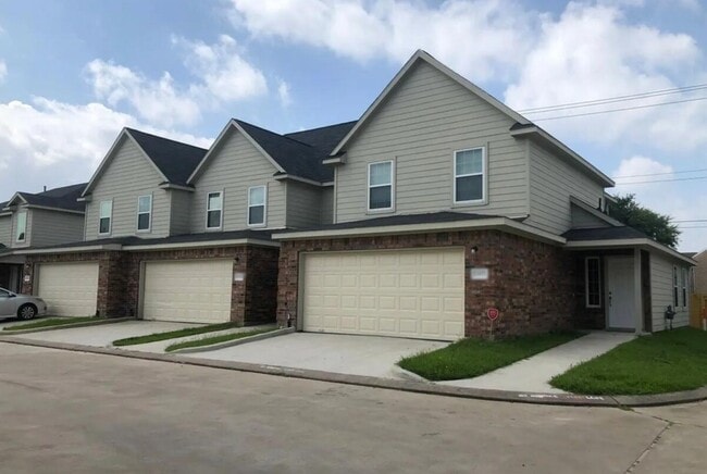 Building Photo - 12015 Clifton Oaks Dr Rental